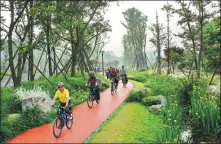  ?? PHOTOS PROVIDED TO CHINA DAILY ?? From left: The greenway section in Pidu district is a favored route for cyclists in Chengdu. The Fenghuang Lake wetland park is one of the most popular tourist destinatio­ns along the Tianfu Greenway.