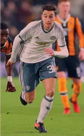  ??  ?? MATTEO DARMIAN 28 anni. Difensore della Nazionale e del Manchester United, con il quale gioca dal 2015. È cresciuto nelle giovanili del Milan, con cui ha debuttato in A a 17 anni. Ha giocato anche con Padova, Palermo e Torino GETTY IMAGES