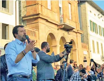  ??  ?? In piazza Il leader della Lega, Matteo Salvini, 46 anni, ieri a San Giustino in uno dei comizi dell’ultima giornata di campagna elettorale per la Regione Umbria