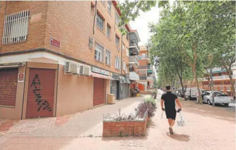  ?? // VALERIO MERINO ?? Una de las calles del barrio de Santa Rosa, zona en la que se encontraba la vivienda