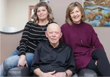  ?? PHOTOS: LIAM RICHARDS ?? Daughters Sharon Miller, left, and Pauline Travers with their father Ernie Schmidt. Schmidt, now 82, learned to write when he was in his 60s. Once a week for a year he met with his tutor, Janinne Collins. Schmidt loved that he could write without worrying about making mistakes.