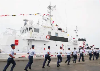  ?? AP FOTO ?? RESPONSE VESSEL. Coast Guard officers run to the BRP Cape Engaño, which the Philippine­s acquired from Japan through the Japan Internatio­nal Cooperatio­n Agency.