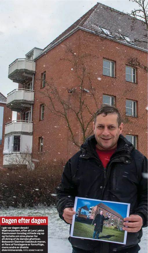  ?? FOTO: KENNETH MEYER ?? Dagen efter dagen
I går var dagen derpå i Mjølnerpar­ken, efter at Lars Løkke Rasmussen torsdag stillede sig op og fortalte om sine planer for afvikling af de danske ghettoer. Beboeren Sleiman Dabdoub mener, at flere af forslagene er fornuftige, mens...