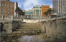  ?? Michael Macor / The Chronicle 2016 ?? The San Francisco seawall protects the city’s edge and critical infrastruc­ture.