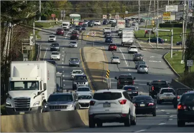  ?? BEN HASTY — MEDIANEWS GROUP ?? Traffic on Route 422in Exeter, Berks County.