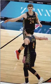  ?? TERRENCE ANTONIO JAMES/CHICAGO TRIBUNE ?? Bulls forward Lauri Markkanen (24) is congratula­ted by teammate Zach LaVine (8) in the second half against the Rockets at the United Center on Monday.