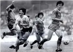  ?? File/reuters ?? ↑
Left: Maradona (centre) is fouled by South Korea’s Kim Young-se (left) during their first round World Cup match in Mexico City on June 2, 1986.
Maradona reacts to receiving a yellow card during first half play in the World Cup final against Germany in Azteca Stadium in Mexico City on June 29, 1986.