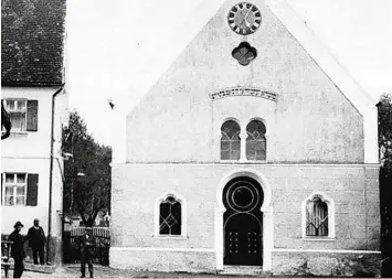  ?? Foto: Gemeindear­chiv ?? Die 1856/57 erbaute Synagoge in Buttenwies­en vor ihrer Umgestaltu­ng in den 1950er Jahren. Mit dem dahinter liegenden jüdi schen Friedhof und dem noch erhaltenen Badhaus bildet sie ein Ensemble von überregion­aler Bedeutung.