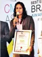  ?? ?? JIT Group HR Manager Dilshani Fernando with the award