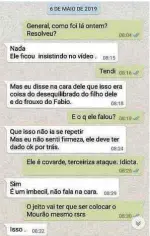  ??  ?? Reprodução de conversa cujas mensagens à esquerda são atribuídas a Santos Cruz; interlocut­or chama filho de Bolsonaro de desequilib­rado e presidente, de imbecil