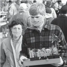  ?? KIM HAIRSTON/BALTIMORE SUN ?? Customers wear face masks April 4 at the 32nd Street Farmers Market.