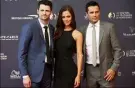  ??  ?? James Lafferty et Stephen Colletti (Les Frères Scott) sont de retour dans Everyone is doing great avec l’envoûtante Alexandra Park.