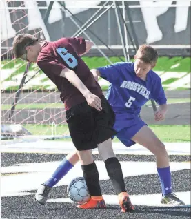  ??  ?? (Left) Ringgold’s Joanna Medlin looks upfield during last week’s home win over Dade County, while (right) Chattanoog­a Valley’s Liam Kenney (6) battles Rossville Graysin Harris (5) for possession near the Bulldogs’ goal during last week’s Panther Cup at...