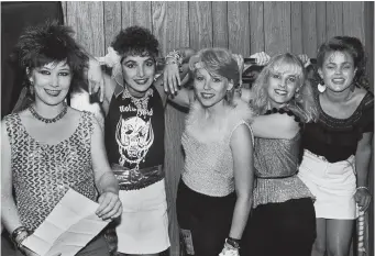  ?? PAUL NATKIN/SHOWTIME ?? The Go-Go’s Kathy Valentine, left, Jane Wiedlin, Gina Schock, Charlotte Caffey and Belinda Carlisle are featured in a new documentar­y about the rise and fall of the band.