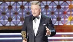  ?? | AP ?? Alec Baldwin otorgó el primer Emmy a Donald Trump.