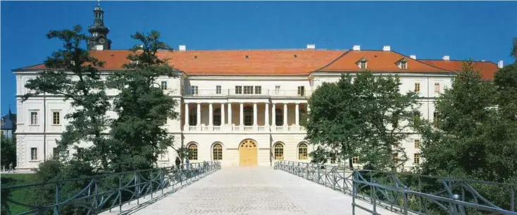  ??  ?? Der Architekt, Maler und Landschaft­sgestalter Johann August Arens zeigte sich auch für die Ilmfassade am Weimarer Stadtschlo­ss verantwort­lich. Foto: Udo Hopf