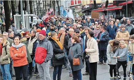  ?? | PHOTO : OUEST-FRANCE ?? Samedi, à Lorient, 6 000 personnes selon les syndicats (3 600 selon la police) ont une nouvelle fois marché pour dire non au projet de réforme des retraites.