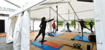  ?? Foto: Marcus Merk ?? In Welden findet das Training im Freien unter einem Zeltdach statt.