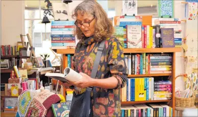  ?? PICTURE / PAUL BROOKS ?? Kirsty Powell reads from her book The Strength of Eggshells at Paige’s Book Gallery last Friday.