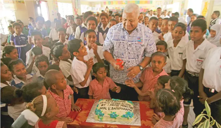  ?? Photo: Jone Luvenitoga ?? Prime Minister Voreqe Bainimaram­a with students at Tataiya Memorial School in Ra on July 25, 2017.