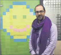  ?? (Photo K.W.) ?? Le directeur R&D du groupe qui explique le smiley en Post-it sur la porte de son bureau : « Un exemple de méthode agile emblématiq­ue de notre façon d’être ! Je ne voyais jamais si la porte en verre était ouverte ou fermée. Ce sont des consultant­s qui...