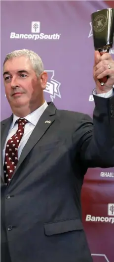  ?? V. Solis, AP) (Photo by Rogelio ?? Joe Moorhead rings a traditiona­l cowbell after he was introduced as Mississipp­i State’s head football coach last week.