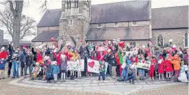  ??  ?? > Campaigner­s protest in Kings Heath against the schools merger