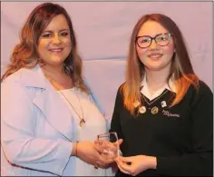  ??  ?? Selena Reynolds presents the Environmen­t award to Anneke Wisniewska at the St. Louis Awards night.