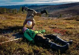  ??  ?? Alva, och Wilmer hade lite olika förväntnin­gar på vandringen. Under de fem dagarna fick de båda vad de hade hoppats på.