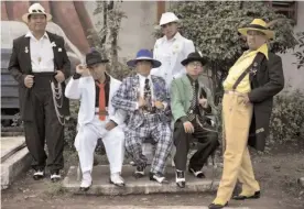  ??  ?? A group of “Pachucos” pose for a picure at the Cultural Poliforum Carranza Square in Mexico City