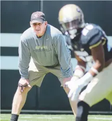  ?? Cliff Grassmick, Daily Camera file ?? Jim Leavitt, currently the defensive coordinato­r at Oregon, held the same position in Boulder in 2016 when the Buffs won the Pac12 South.