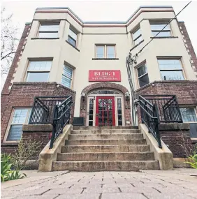  ?? NICK LACHANCE TORONTO STAR ?? This sixplex on Humewood Drive is for sale for $5 million, with the listing offering vacant possession even though five of the units are occupied.