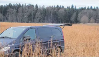  ?? ARCHIVFOTO: RUDOLF MULTER ?? Die 30-jährige Frau aus Hoßkirch wurde tot in ihrem Auto aufgefunde­n. Ihr Mann lag schwer verletzt auf dem Feld.