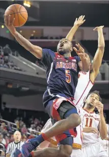  ?? Gus Ruelas Associated Press ?? KADEEM ALLEN of Arizona gets past De’Anthony Melton and Jordan McLaughlin (11) of USC for a shot in the first half. The Trojans nearly overcame a 23-point deficit.