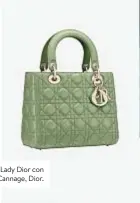  ??  ?? Borsa Lady Dior con motivo Cannage, Dior.