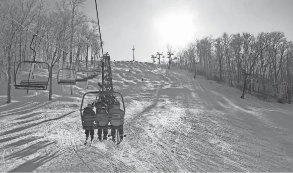  ?? PROVIDED BY A.J. WALTZ ?? Perfect North Slopes, a family-owned ski area in southeaste­rn Indiana.