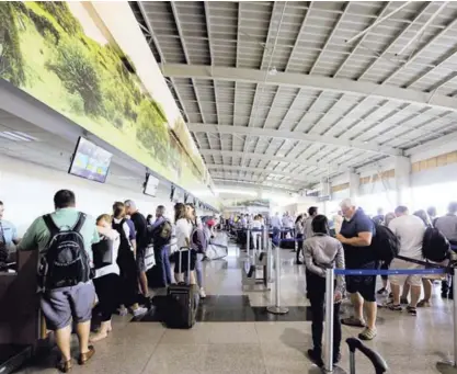  ?? JEFFREY ZAMORA ?? El aeropuerto Daniel Oduber, en Liberia, Guanacaste, es el más afectado con la caída en el ingreso de turistas de Estados Unidos, de acuerdo con los datos de los primeros ocho meses del año.