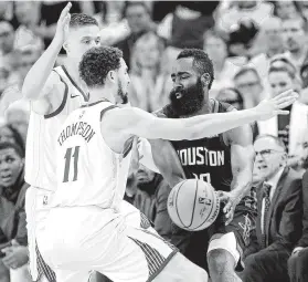  ?? Elizabeth Conley / Staff photograph­er ?? The Warriors knocked the Rockets out of the playoffs four of the last five years. But without Klay Thompson (11), Houston should have no problem on Christmas.