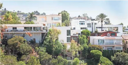  ??  ?? Robert Balzebre’s home, nestled between others in the Hollywood Hills of Los Angeles, was built with highly fire-resistant materials.