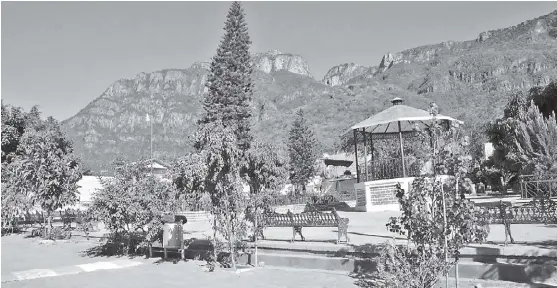  ?? FRANCISCO VÁZQUEZ MENDOZA ?? Panorama de Huilacatit­lán desde la plaza del poblado