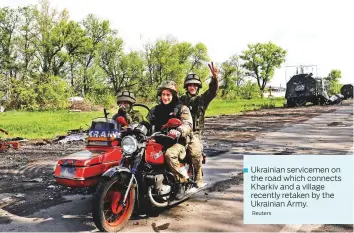  ?? Reuters ?? ■ Ukrainian servicemen on the road which connects Kharkiv and a village recently retaken by the Ukrainian Army.