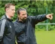  ?? Foto: Michael Hochgemuth ?? Emanuel Baum (rechts) gibt bald als Chefcoach in Stätzling die Kommandos. Sein Nachfolger beim TSV Friedberg wird sein bisheriger Co-Trainer René Kunkel (links).