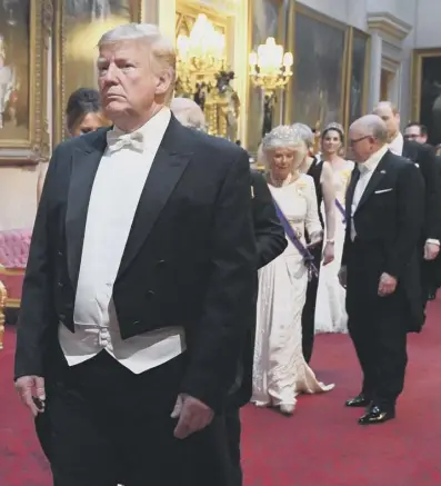  ??  ?? 0 Clockwise from main: the Queen and Donald Trump make their way through the East Gallery for the State Banquet at Buckingham Palace last night; the US president and wife Melania stand with the Queen; Mr Trump inspects an honour guard during a welcome ceremony