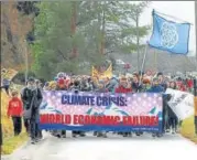  ?? REUTERS ?? ■
Climate activists start a hike to the Alpine resort of Klosters in Landquart, Switzerlan­d, on Sunday.