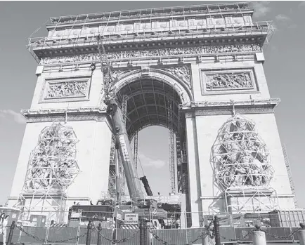  ?? AP ?? CRANES operate at the Arc de Triomphe in Paris on August 24, 2021. The
L’arc de Triomphe, Wrapped project by late artist Christo and Jeanne-claude will be on view from September 18 to October 3, 2021.