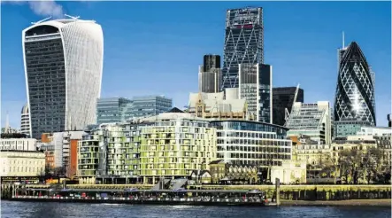  ?? BILD: SN/SP_TS - FOTOLIA ?? In der City of London warten Hunderttau­sende Banker gespannt, wie das Referendum ausgeht.