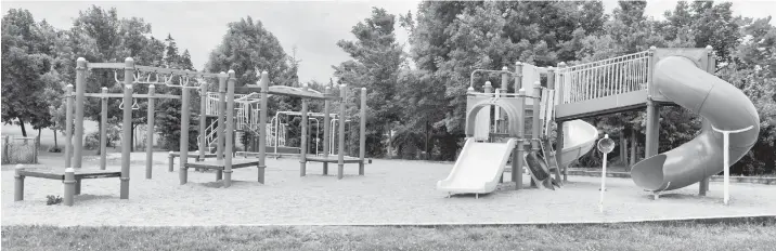  ?? [ALI WILSON / THE OBSERVER] ?? The Linwood Public School’s parent council has been fundraisin­g for a new play structure since the current one was deemed unsafe for children 5 and under prior to the 2016-2017 school year.