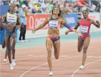  ?? ?? Tough race: Gabby Thomas celebrates winning the 200m in Doha with Britain’s Dina Asher-smith (right) in third