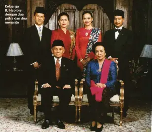  ??  ?? Keluarga BJ Habibie dengan dua putra dan dua menantu