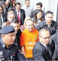  ?? GambarBern­ama ?? ISA Samad tiba di Mahkamah Majistret Putrajaya pada Rabu untuk prosiding reman bagi membantu siasatan Suruhanjay­a Pencegahan Rasuah Malaysia (SPRM) berkaitan beberapa kes.